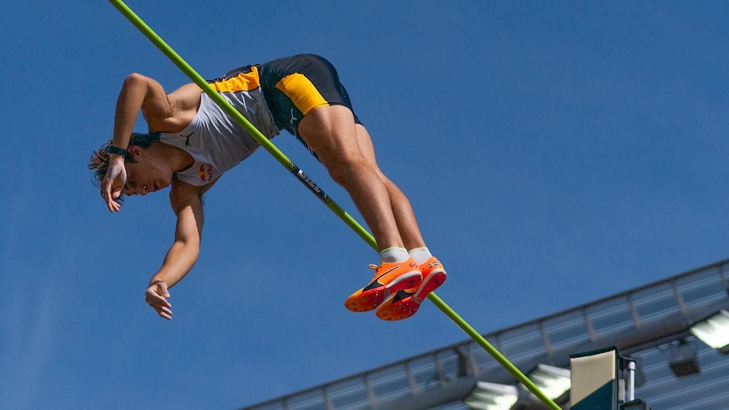 Armand Duplantis hyppäsi uuden maailmanennätyksen Timanttiliigan huipennuksessa Eugenessa