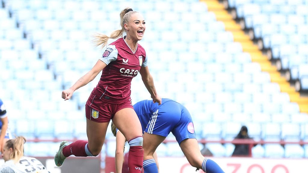 Kalenteriaan kaupitteleva Alisha Lehmann pelaa Englannin Superliigaa Aston Villassa.