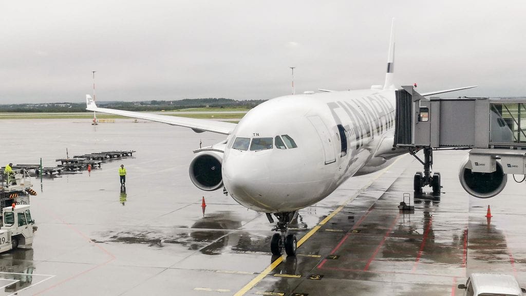 Kone tyhjennettiin matkustajista savun vuoksi. Kuvituskuva Finnairin koneesta Helsinki-Vantaalla.