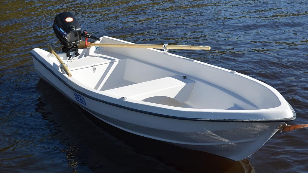 Stella 380 on ollut myynnissä vuosina 2017–2022. Jos omaat kyseisen veneen, ota yhteys valmistajaan tai lähimpään jälleenmyyjään.