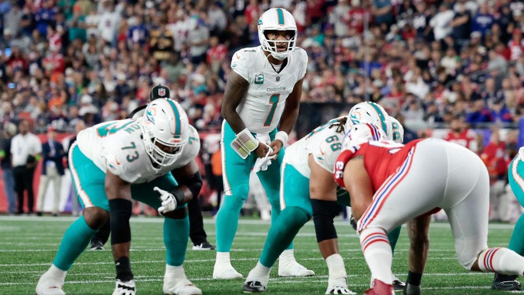 New England Patriotsin ja Miami Dolphinsin välinen NFL-ottelu jatkui katsomoväkivallan aiheuttaneesta kuolemantapauksesta huolimatta.