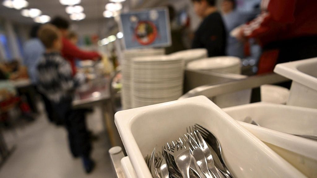 LK 21.9.2021 Kouluruokailua helsinkiläisessä peruskoulussa 13. tammikuuta 2023.