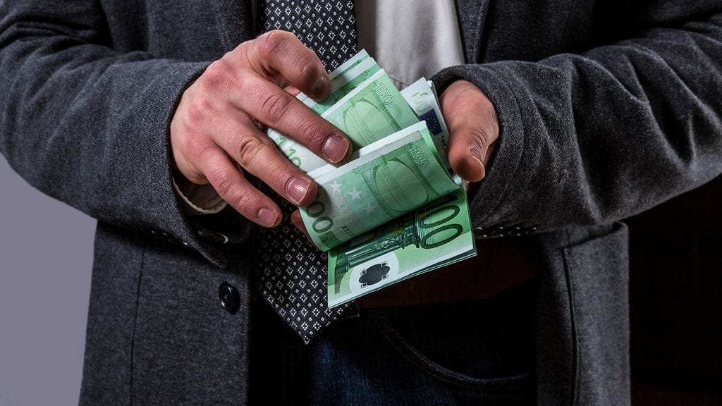 Poliisin mukaan turvatilipetos on tyypillisesti kaksivaiheinen. Kuvituskuva.