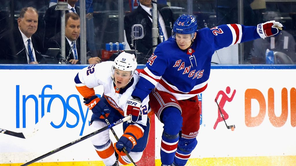 Kaapo Kakko tarjoili Islanders-tulokkaalle tervetuliasopetuksen.