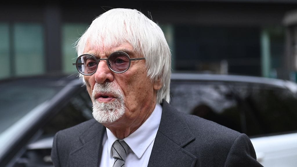 Bernie Eccelstone seuraa 92-vuotiaana edelleen tiivisti Formula ykkösten tapahtumia.