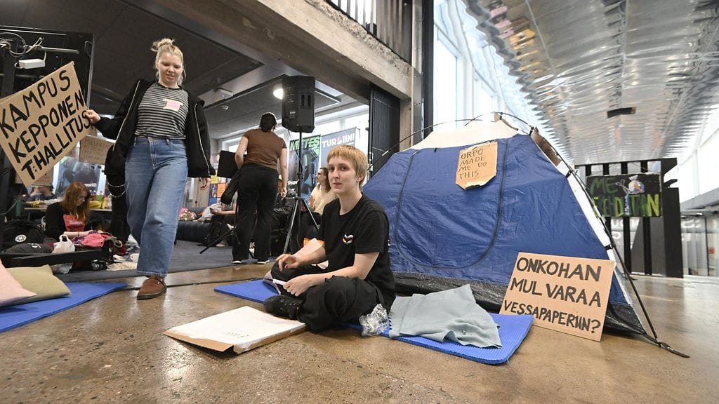 Metropolia-ammattikorkeakoulun Arabian kampuksen opiskelijat jatkoivat valtaustaan Helsingissä 27. syyskuuta 2023. Eri puolilla maata järjestettävien kampusten valtaamisten tarkoituksena on kiinnittää huomiota opiskelijoiden ahdinkoon ja vastustaa Petteri Orpon hallituksen kaavailemia opiskelijoiden toimeentuloon kohdistuvia leikkauksia.