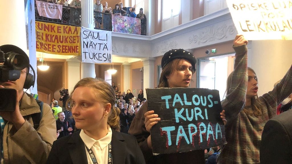 Yliopisto mielenosoitus