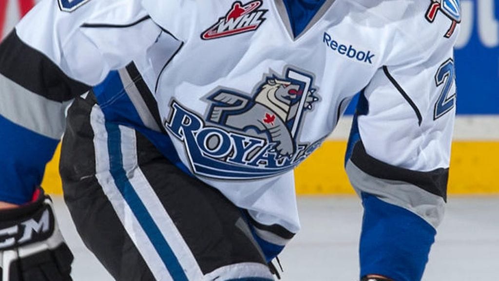 Aiemmat rikkeet painoivat Victoria Royalsin Alex Edwardsin saamassa ankarassa rangaistuksessa.