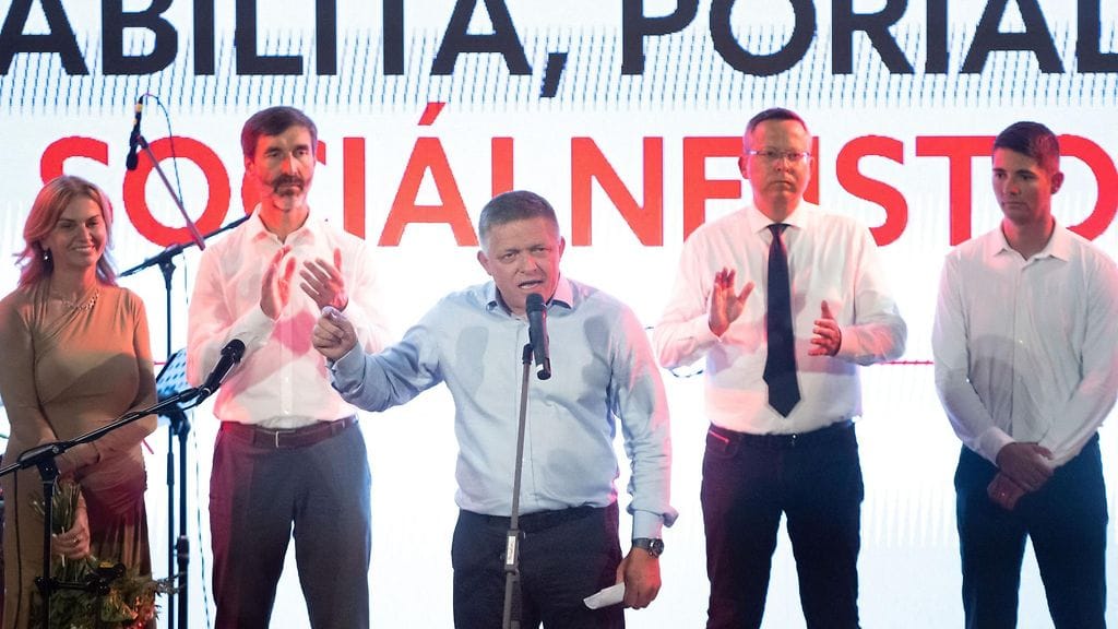Kannatuskyselyjä on pitkään johtanut entinen pääministeri Robert Fico piti puheen puolueensa vaalitilaisuudessa elokuussa.