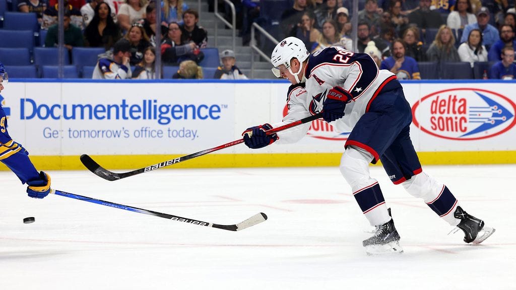 Columbus Blue Jacketsin Patrik Laine onnistui Buffalo Sabresia vastaan maalinteossa kahdesti.