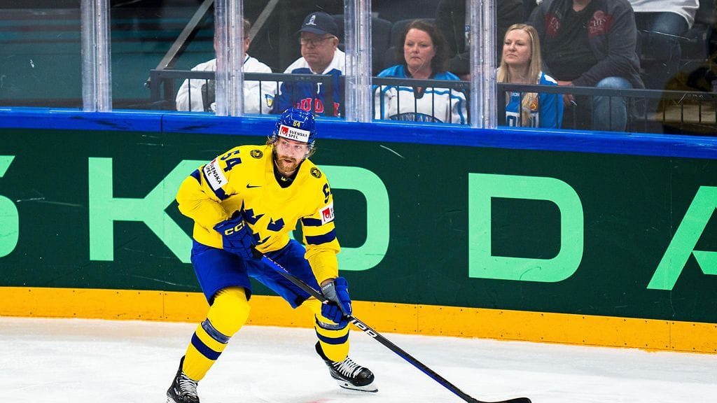 Anton Lindholm Ruotsin maajoukkueen paidassa kevään MM-kisoissa Tampereella.