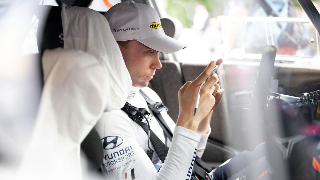 Emil Lindholmin rallin pilasi raju ulosajo – suomalaiskuskin painokelvoton purkaus selitti virheen