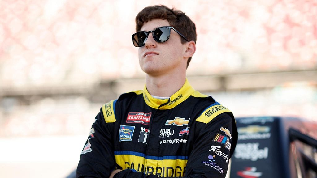 Nascar-kuski Nick Sanchez ajautui rajuun käsirysyyn kilpakumppaninsa Matt Craftonin kanssa.