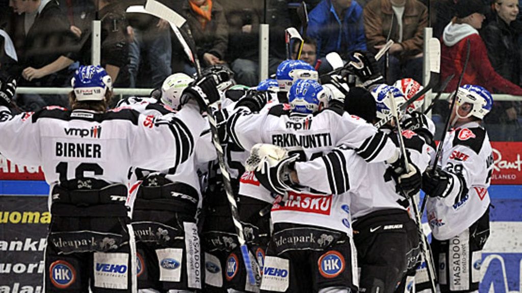 TPS:n pelaajat juhlivat, kuva: Kimmo Mäntylä / Lehtikuva