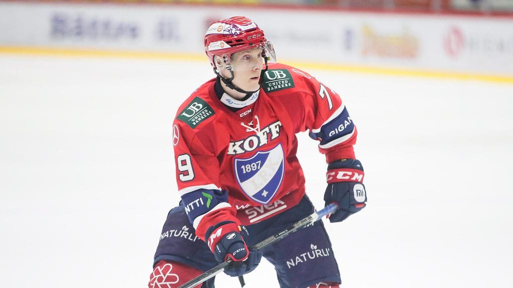Olli Palola vietti puolet viime kaudesta HIFK:ssa, mutta lähti Ruotsiin kesken kauden.