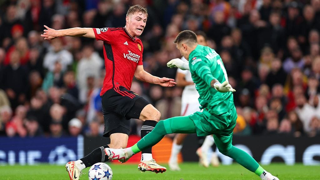 Väkivahva tanskalainen! Rasmus Höjlund vei Manchester Unitedin johtoon Old Traffordilla tavaramerkkimaalillaan