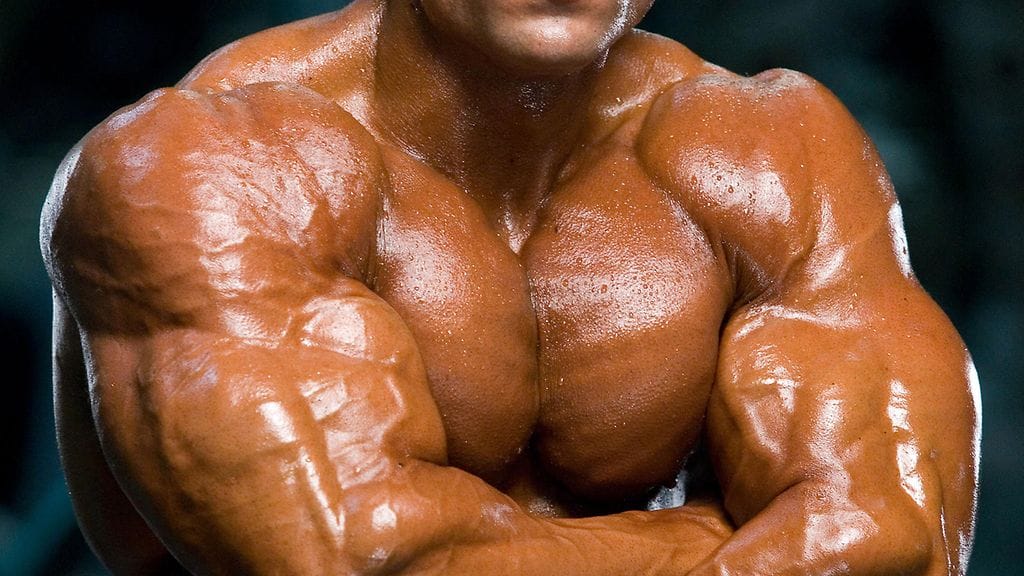 Kookas kehonrakentaja tarvitsee valtavan määrän ruokaa jo ylläpitäkseen massaansa, saati jos sitä haluaa kasvattaa. Kuvituskuva.