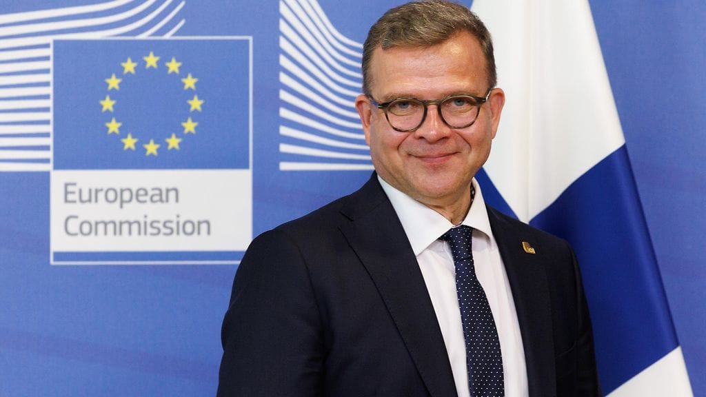 Petteri Orpo iloitsee mahdollisuudesta keskustella Emmanuel Macronin kanssa EU:n laajenemisesta ennen tärkeää Granadan kokousta.