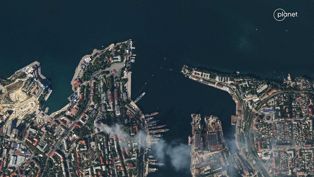 Venäjän mukaan se torjui Ukrainan laukaisemat ohjukset, mutta ohjusten sirpaleet aiheuttivat henkilövahinkoja Sevastopolissa. Kuvituskuvassa Sevastopolin satama 23. syyskuuta 2023.