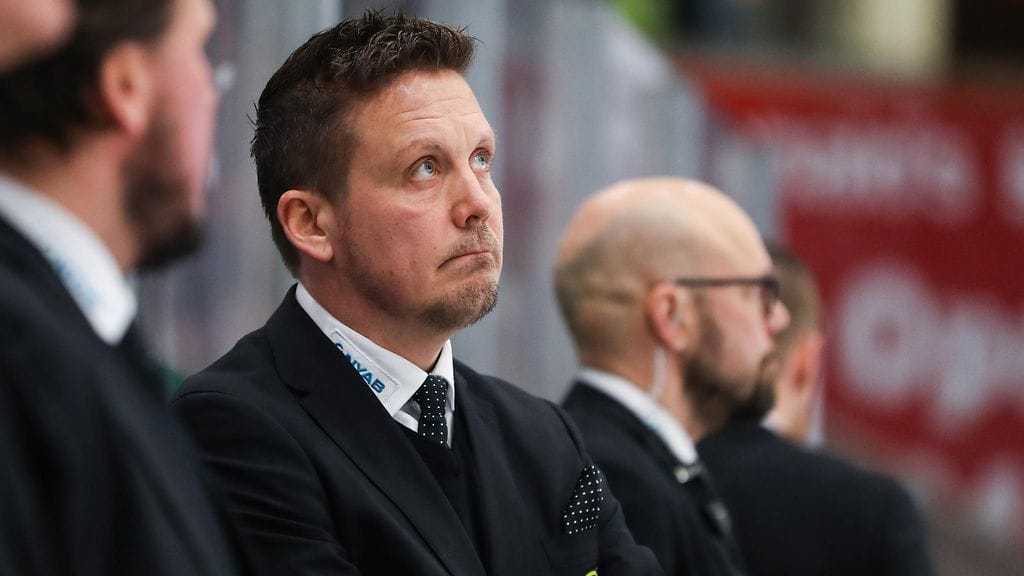 Oulussa räväköitä huutoja – Kärppien päävalmentaja Lauri Marjamäki sai maistaa omansa