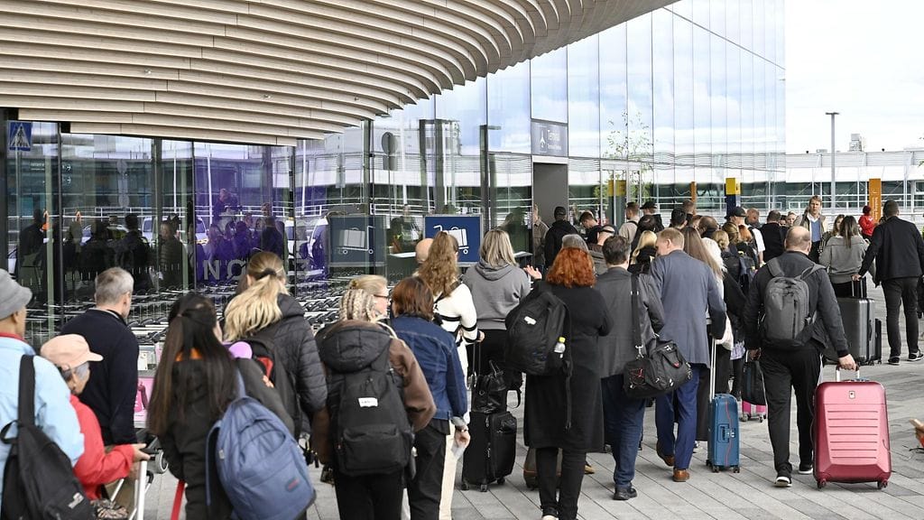 JHL järjesti 5. lokakuuta ulosmarssin, joka keskeytti turvatarkastukset Helsinki-Vantaan lentoasemalla.