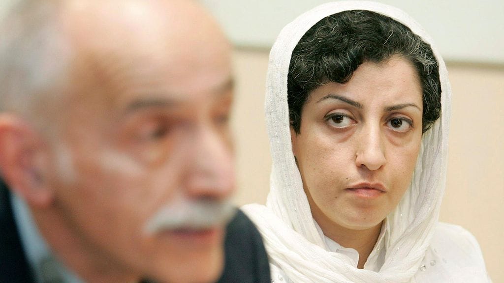 Narges Mohammadi, 53, sai vuoden 2023 Nobelin rauhanpalkinnon taistelustaan naisten sortoa vastaan Iranissa.
