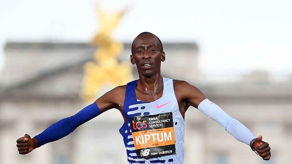 Kelvin Kiptum juoksu maratonilla huiman ME-ajan Chicagossa. Arkistokuva.