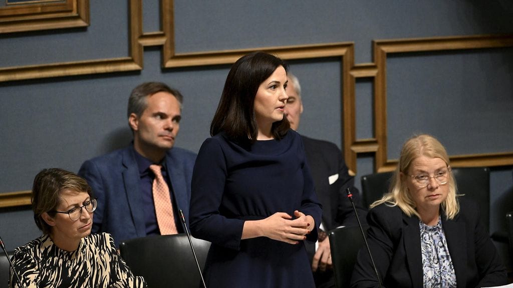 Sosiaaliturvaministeri Sanni Grahn-Laasonen myöntää, että sosiaaliturvaan tehtävät leikkaukset näkyvät ja tuntuvat ihmisten arjessa.