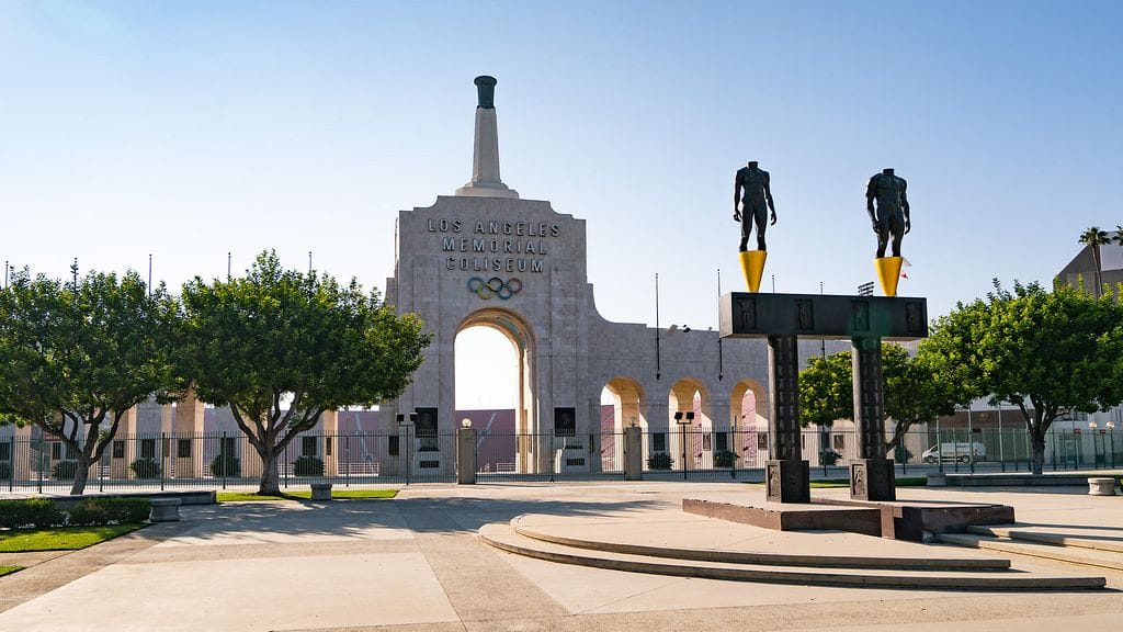 Los Angeles Memorial Coliseum -stadion tulee olemaan kesäolympialaisten keskipiste kolmannen kerran vuonna 2028. Siellä on pidetty kisoja myös vuosina 1932 ja 1984.
