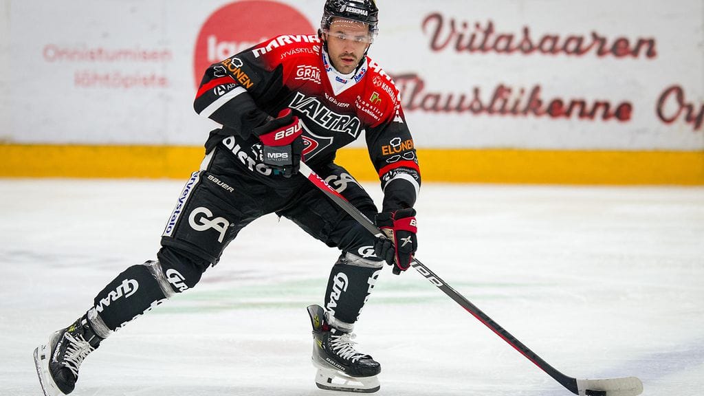 Severi Lahtinen JYP-paidassa viime syyskuussa.