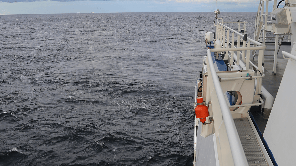 Suomen ja Viron välisen kaasuputken vaurioalueella on päivystänyt Rajavartiolaitoksen vartiolaiva Turva.