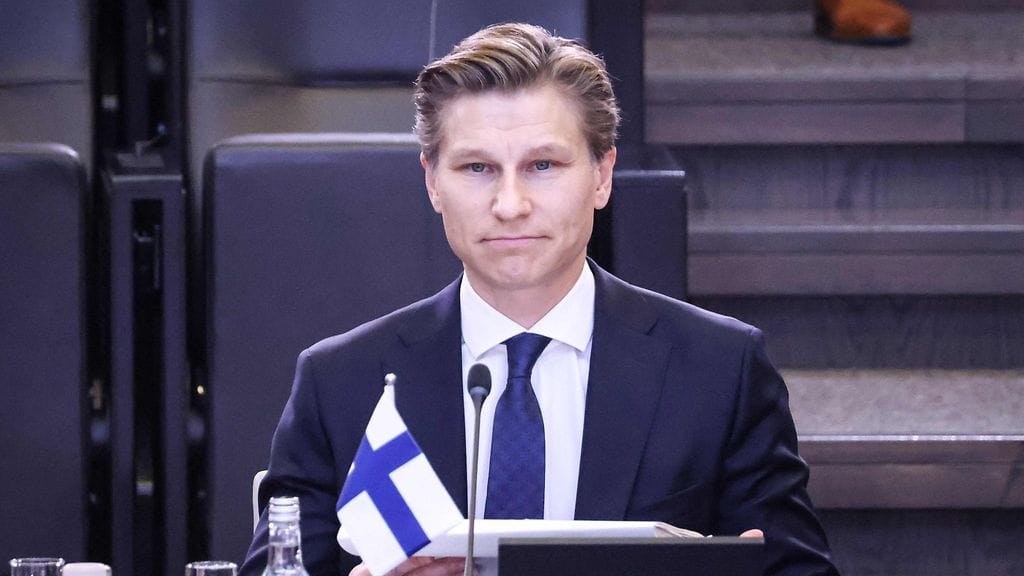 Puolustusministeri Antti Häkkänen Naton kokouksessa keskiviikkona 11. lokakuuta.