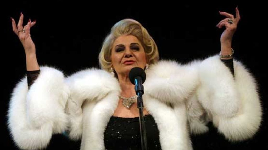 Ritva Oksanen Marlene Dietrichina.