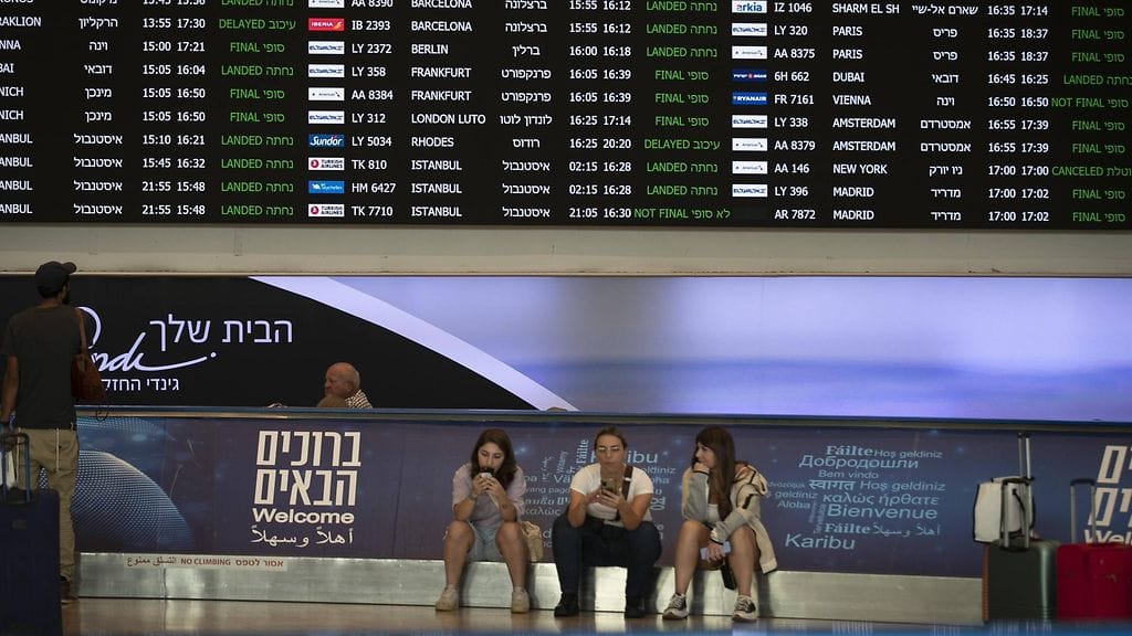 Ben Gurionin kansainvälinen lentokentällä lähellä Tel Avivia 8. lokakuuta. Kuvituskuva.
