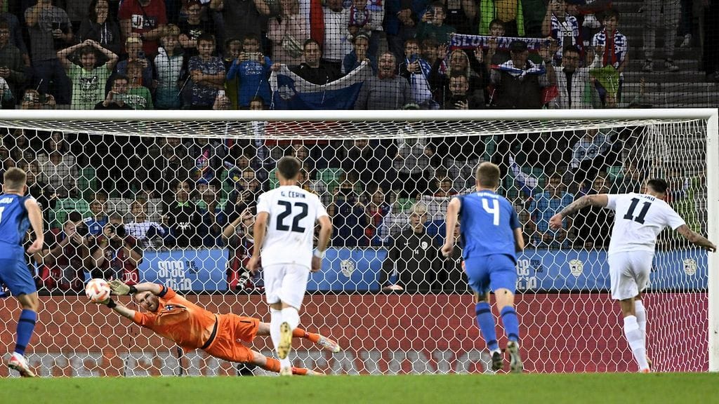 Benjamin Sesko upotti Suomen kahdella maalillaan.