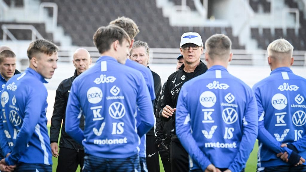 Huuhkajat pelaa Kazakstan-ottelun surunauhoissa.