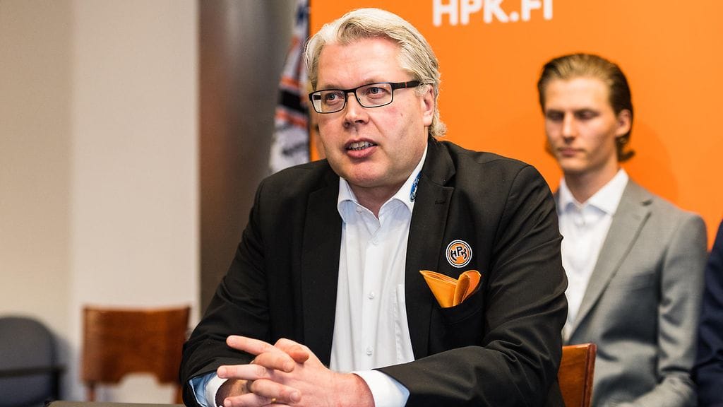 Mika Toivola on voittanut urheilutoimenjohtajana Suomen mestaruuden Ässissä ja HPK:ssa.