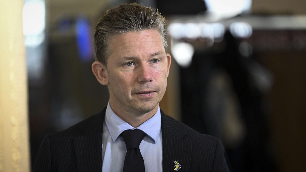 Ruotsin hallituksen mukaan teleliikennekaapeli ei ole täysin tuhoutunut. Kuvassa puolustusministeri Pål Jonson.