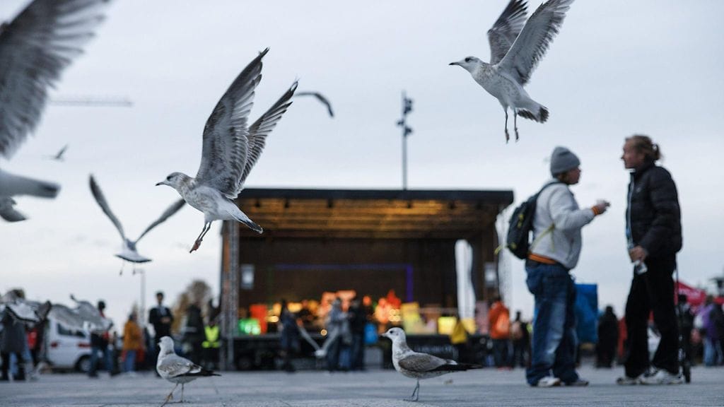 LK 17.10.2023 Asunnottomien yö -tapahtuma Kansalaistorilla Helsingissä 17. lokakuuta 2022.