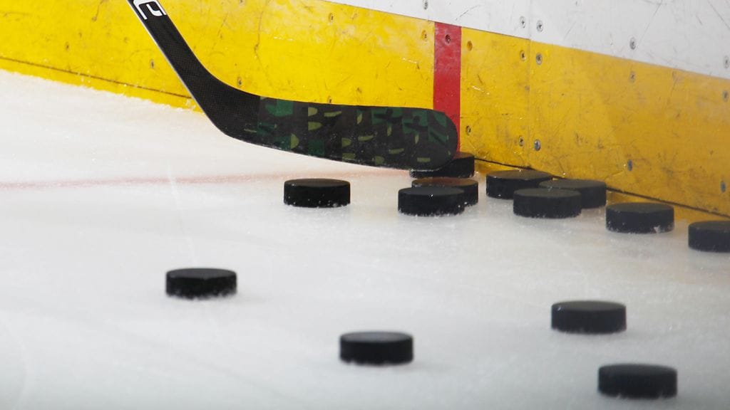 Jääkiekon SM-liigassa pelaavaa pelaajaa syytetään raiskauksesta. Kuvituskuva.