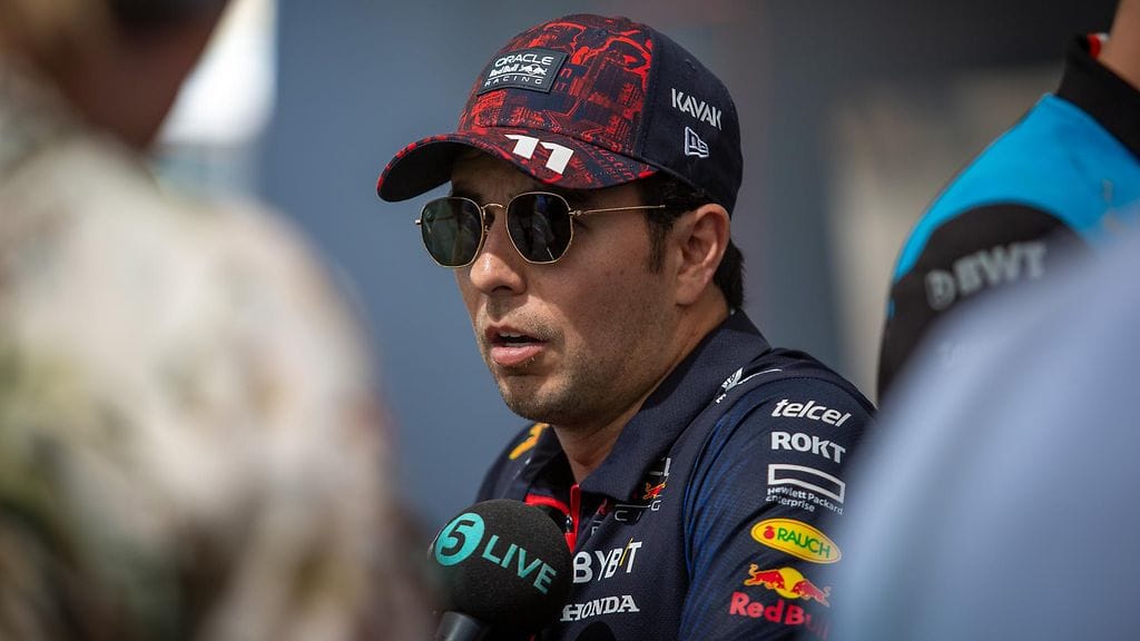 Sergio Perez vakuuttaa ajavansa Red Bullilla myös kaudella 2024.