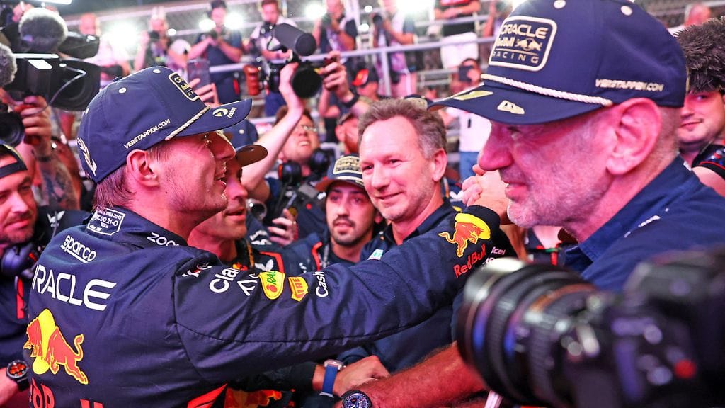 F1-kausi on ollut Max Verstappenille, Christian Hornerille ja Adrian Neweylle yhtä juhlaa.