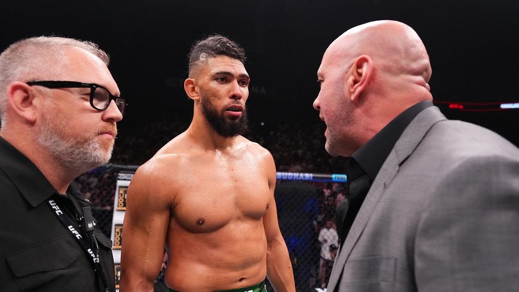 Brasilian Johnny Walker kimmastui tuomarin päätöksestä ja lopulta UFC-pomo Dana White joutui kiipeämään kehään rauhoittamaan tilannetta.