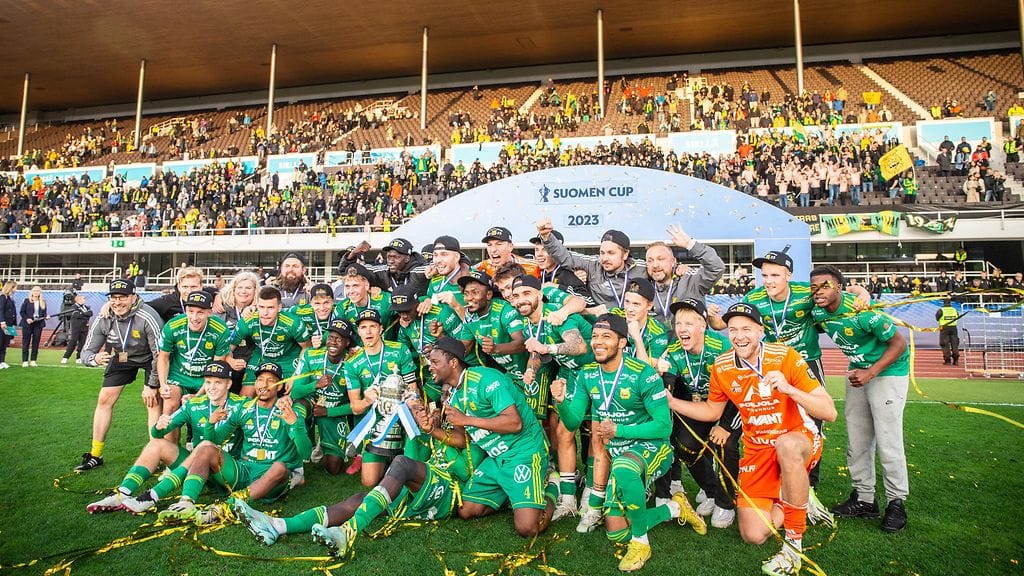 Ilves juhli syksyllä Suomen cupin voittoa Helsingin Olympiastadionilla. Loppuottelussa kaatui Honka.