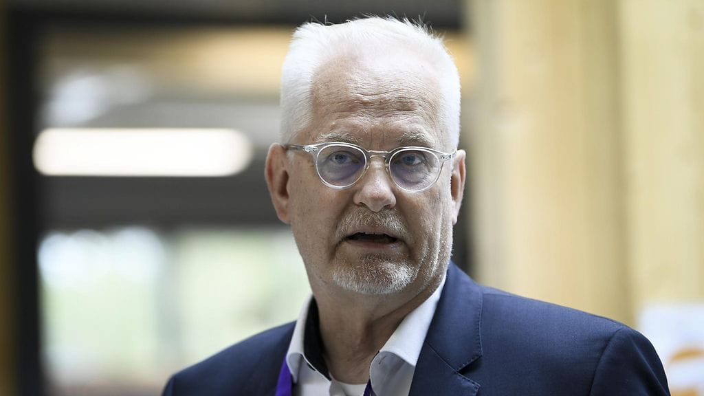 Europarlamentaarikko Petri Sarvamaan (kok.) mukaan komission tulisi vielä odottaa, että Unkari täyttäisi vielä viimeisetkin sille asetetut ehdot.