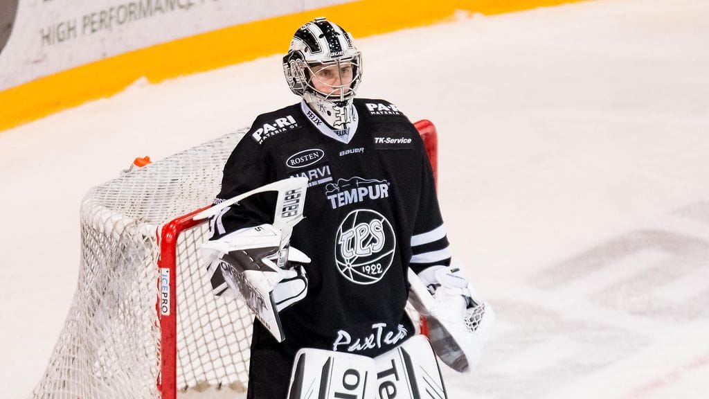 Julius Pohjanoksa palaa TPS-paitaan.