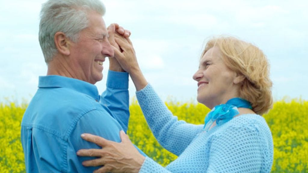 Tutkimukset kertovat, että optimismi pidentää elinikää ja parantaa elämänlaatua. Kuvituskuva.