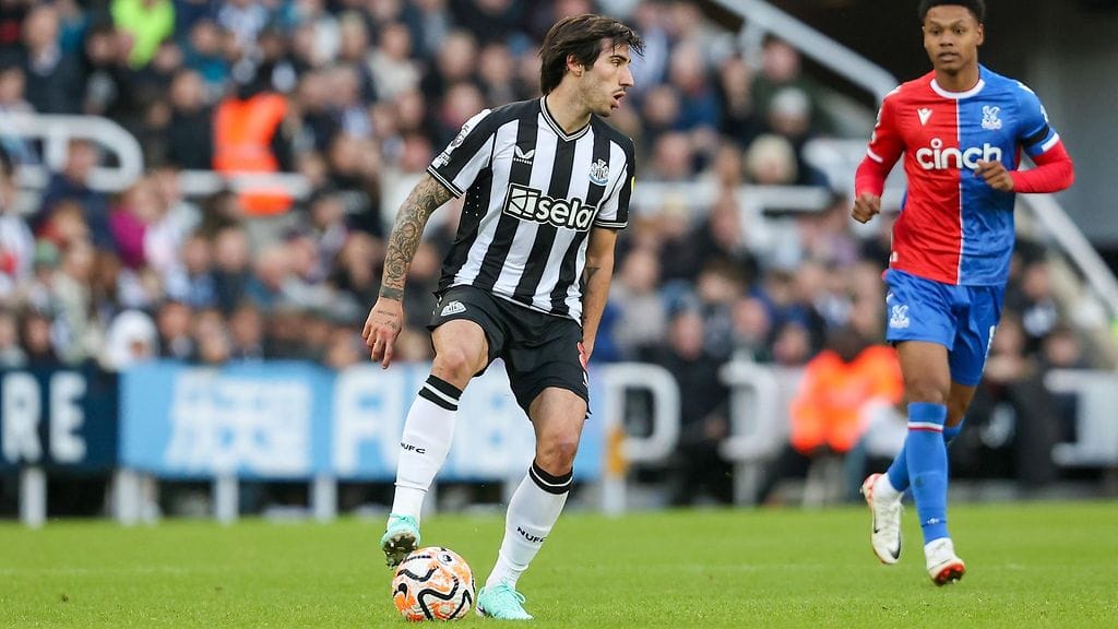 Sandro Tonali pelasi kauden viimeisen ottelunsa Crystal Palacea vastaan vajaa viikko sitten.