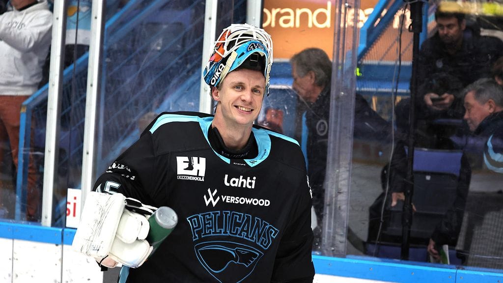 Ilmiömäiseen vireeseen äitynyt Jussi Olkinuora hurjassa kiekkosateessa – TPS ylivoima pysähtyi upeaan venytykseen