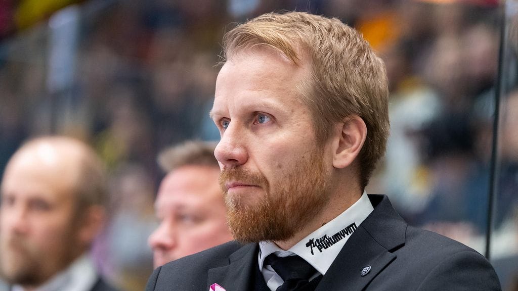 SM-liigassa nähtiin raivokas aikalisä – Siim Liivik seurasi vierestä TPS-valmentajan huutoa